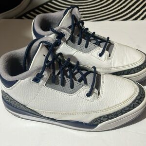 Air Jordan 3 Retro midnight navy size 3 youth